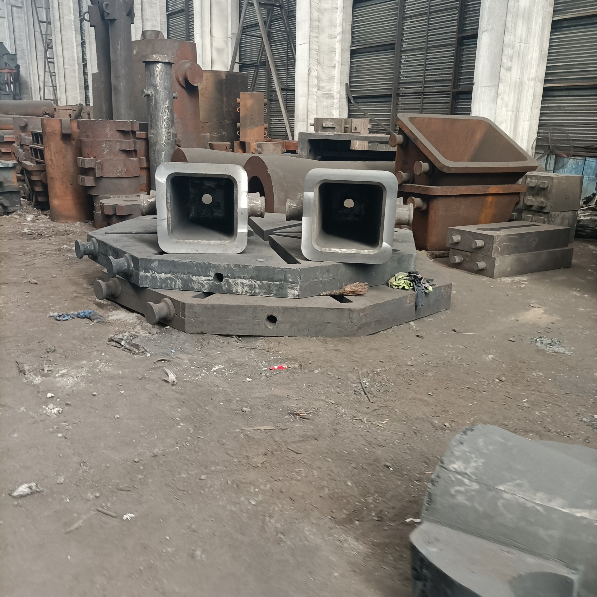 河铸重工生产成型方口模工艺方型钢锭